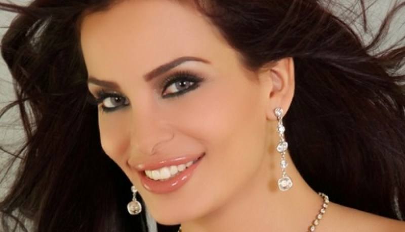 بالصورة الفنانة دومينيك حوراني تحضر حفل تكريم حفظة القرآن الكريم