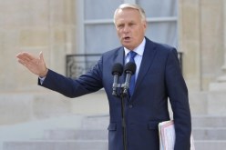 رئيس الوزراء الفرنسي في زيارة رسمية بالجزائر : باريس تدعم حوارا سياسيا “منتظما”