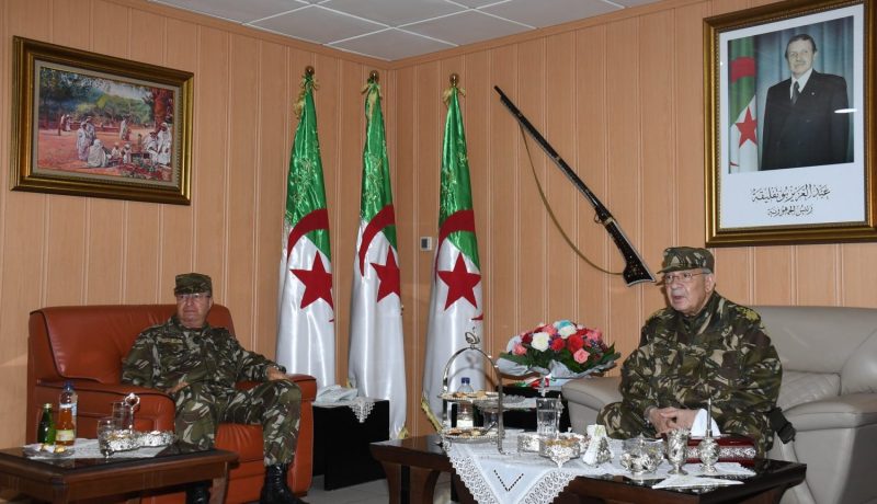 قايد صالح يشيد بالمستوى العالي للصناعات العسكرية