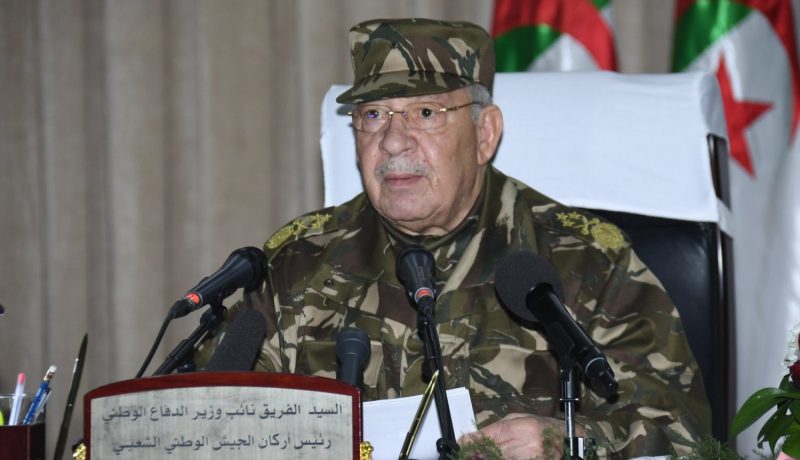 قايد صالح يشيد بالروح التضامينة للشعب الجزائري مع شهداء الطائرة