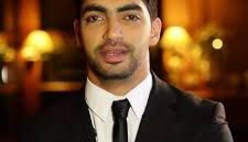 مينا عطا يستعد لأولى حفلاته ويهنيء الجزائر