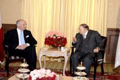 الرئيس بوتفليقة يستقبل وزير الشؤون الخارجية الفرنسي