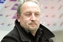 المغرب الفاسي يقيل مدربه الفرنسي فرانك دوما