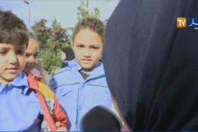 هل يعلم الأولياء ما تحمل محافظ أبنائهم.. !!