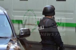 وصول المتهمين بقضية تركيب السيارات وتمويل الحملة الانتخابية إلى محكمة سيدي امحمد