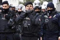 مهاجرون يشتبكون مع قوات الشرطة في اليونان بعد دهس أحدهم بسيارة