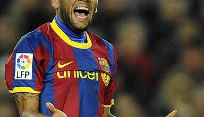 البرازيلي ألفيش يغيب عن برشلونة لمدة ثلاثة أسابيع بسبب الإصابة