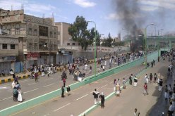 القاعدة تتبنى التفجيرين أمام السفارة الأمريكية في اليمن