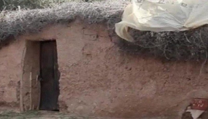 والدان احتجزا ابنتهما في إسطبل لمدة 20 عاما!!