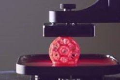 بالفيديو طابعة ثلاثية الأبعاد يمكنها صناعة الأجسام من السوائل