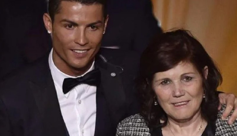 هذا ما يرغب أن يفعله كريستيانو رونالدو لوالدته في عيد الأم