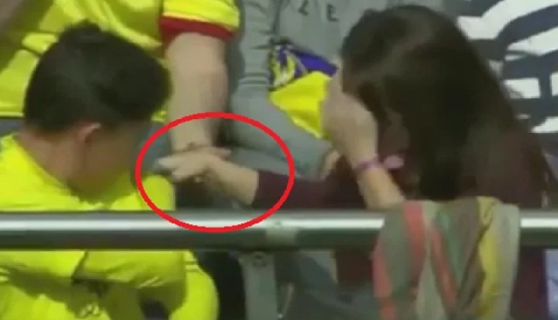 بالفيديو .. تسديدة ميسي تتسبب في كسر يد مشجعة بالمدرجات