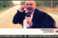 بالفيديو .. مراسل تلفزيوني يصمد في وجه الرياح على الهواء مباشرة
