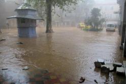 سيول الأمطار تتسبب في انهيار كلي لطريق عمومي بمدينة سكيكدة