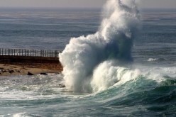 أمواج بعلو 5 أمتار على سواحل البحر اليوم وغـدا