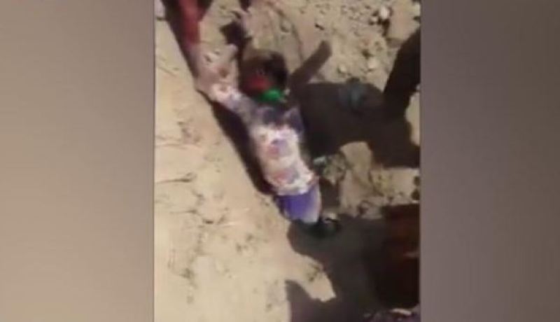 بالفيديو.. لحظة إنقاذ فتاة تم دفنها حية