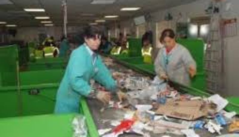 وزارة التهيئة العمرانية والبيئة تطلق عملية الإدارة تشارك في عملية الاسترجاع