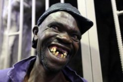 عراك على  الرجل الأقبح  في زيمبابوي