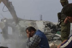 بالفيديو .. الاحتلال يهدم منازل 3 فلسطينيين في الضفة الغربية
