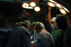 طبيــب وابــن موثــق‮ ‬يقـــودان شبكـــة دوليــة لإجهــاض الأمهــات العازبــات والمتاجـرة بالرضـع‮ ‬