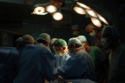 بروفيسور في جراحة الأعصاب يتسبب في وفاة مريض بعد رفضه إجراء ''سكانير''