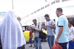 بالفيديو لاجئ سوري يخطف أنظار الجزائريين بعنابة