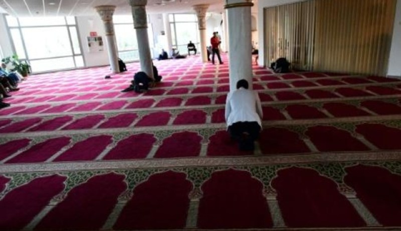محكمة مجرية تلغي قرارًا يحظر بناء المساجد وارتداء النقاب
