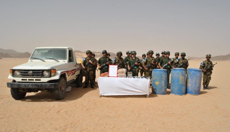 بالصور..توقيف 3 أشخاص بحوزتهم أسلحة وذخيرة في جانت