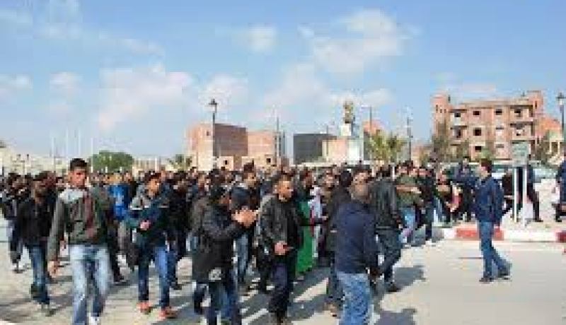 مواطنون يحتجون على الإنقطاعات المتكررة في الكهرباء والماء في باتنة