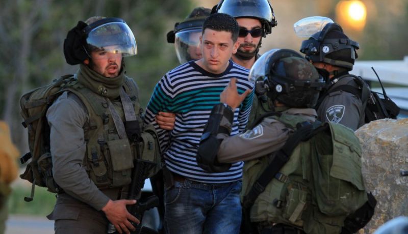 اعتقال 8 فلسطينيين من الضفة الغربية