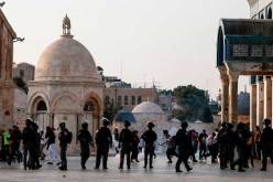 الجمعة في الأقصى ممنوعة على أقل من 50 عاما!