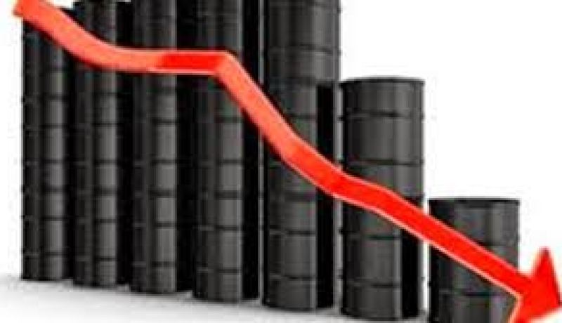 انخفاض سعر النفط إلى أدنى مستوى له خلال خمس سنوات