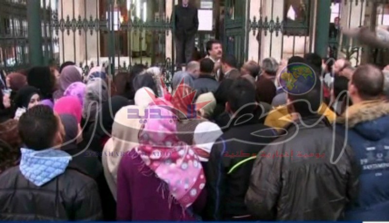 بالفيديو: طوابير أمام مقر الدوائر لاستخراج جواز السفر