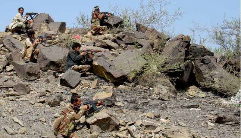 القاعدة تستولي على 3 شاحنات محملة بالأسلحة والذخيرة جنوب اليمن