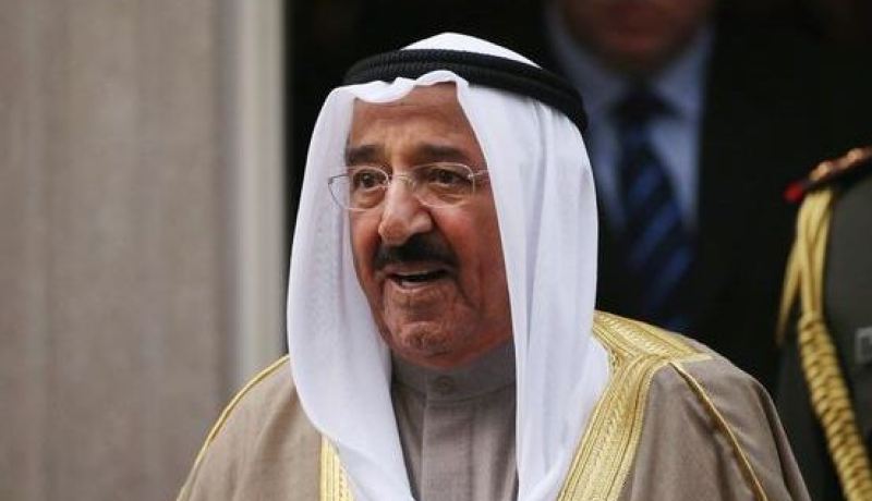 بالفيديو رئيس دولة الكويت يصطاد الأسماك في إحدى القرى الساحلية بعمان