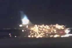 شاهد..  إشتعال طائرة في مطار نيويورك