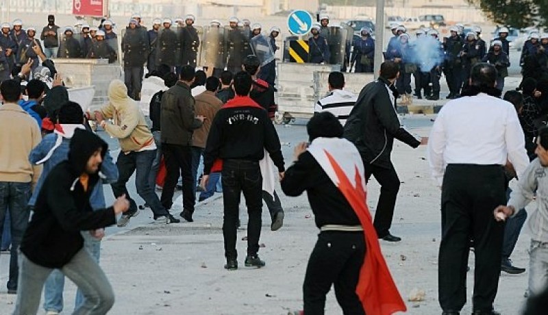 مئات البحرينيين يتظاهرون تنديدا بإعدام 3 شبان رميا برصاص