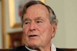 جورج بوش الاب تحت المراقبة في العناية الفائقة