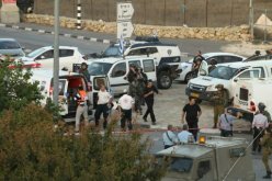 طعن ثلاثة اسرائيليين قرب تل ابيب والشرطة تعتقل المنفذ