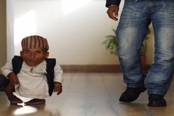 اقصر رجل في العالم نيبالي طوله 54.6 سنتمتراً عمره 72 عاما ً