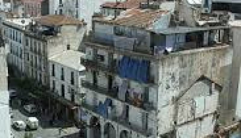 نشوب حريق في مستودع لقطع الغيار في بلوزداد