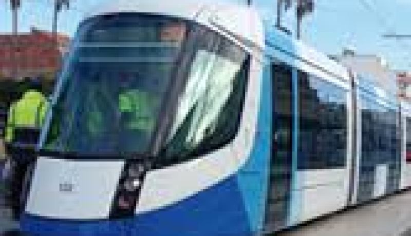 اصابة دراج اثر اصطدام عربة الترامواي بنهج طرابلس في العاصمة