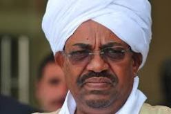 البشير يصف من يتدخل في شئون بلاده بالاستعماريين