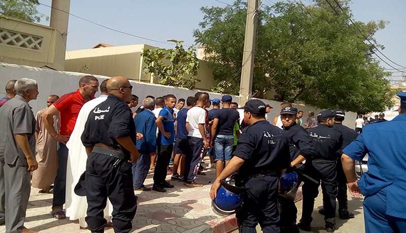 سكان بني مراد يحاصرون محكمة البليدة ويطالبون بالقصاص من قاتل شاب بالبليدة