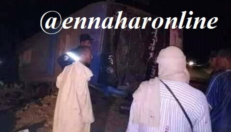 قتيلان و7 جرحى في اصطدام حافلة بجمل بالبيض