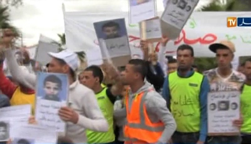 بالفيديو مسيرة سلمية حول اختفاء  الطفل صلاح الدين ببلدية أولاد رحمون بقسنطينة