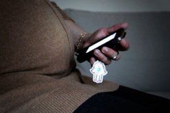 اختيار صعب.. بين عملي الراقي ورعاية أبنائي