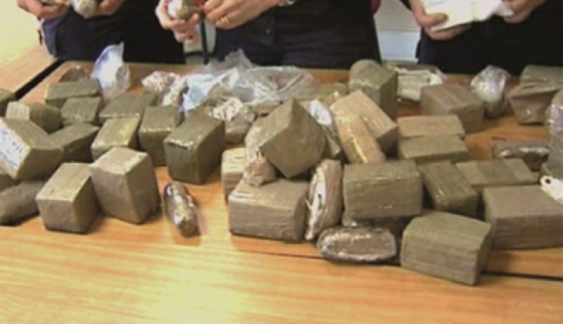 البحر يرمي 30 كغ من الكيف بشاطئ بوزجار في عين تيموشنت