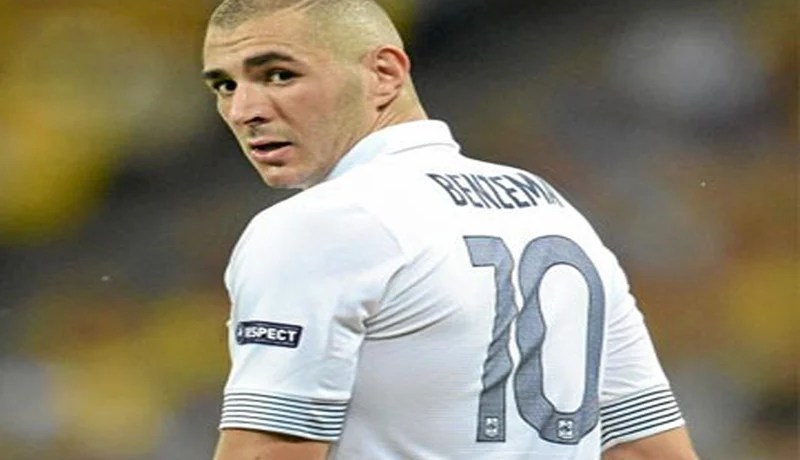 فالبوينا يتهم بنزيمة بالمشاركة في ابتزازه بفيديو جنسي