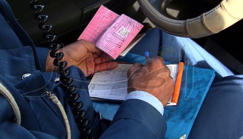 5 آلاف دينار بروسي لمن لا يضع حزام الأمان بالمقاعد الخلفية